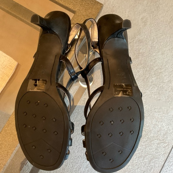 Misses LifeStride black strappy sandals 9.5 - Picture 2 of 3